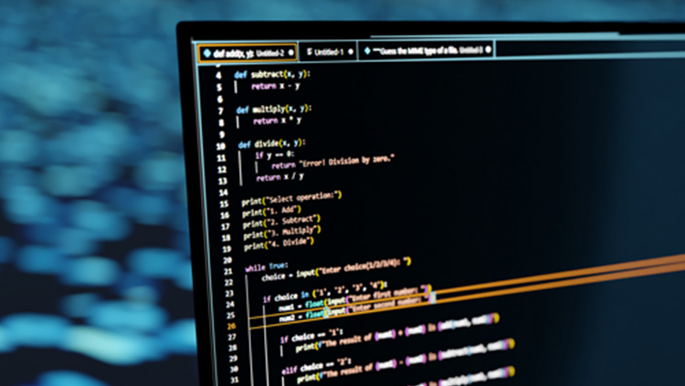 その4。コーディング中のパソコンの画面