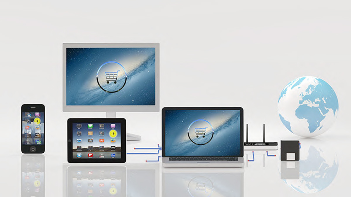 サービス対応のために、パソコンでコーディングをしている様子